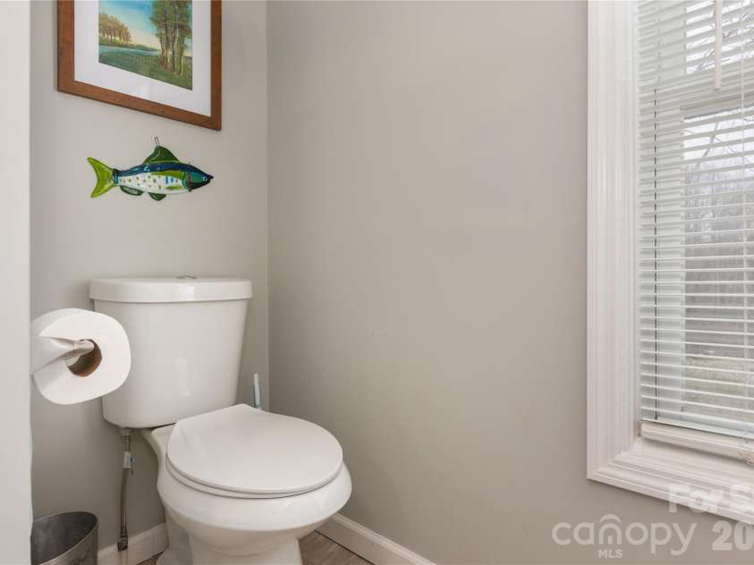 5 Shadowlawn Drive, Asheville, NC 28806.  MLS# CAR4412228, YatesRealty ID 43504. 