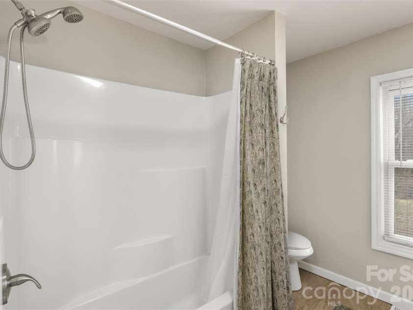 5 Shadowlawn Drive, Asheville, NC 28806.  MLS# CAR4412228, YatesRealty ID 43504. 