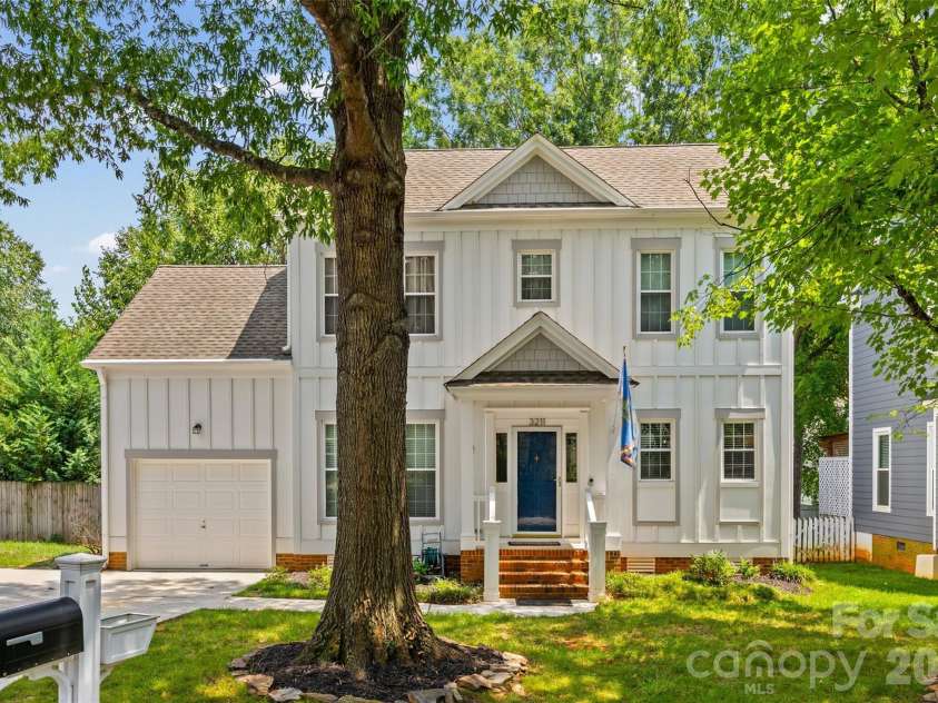 3211 Moores Glen Drive, Charlotte, NC 28209.  MLS# CAR4408780, YatesRealty ID 43505. 