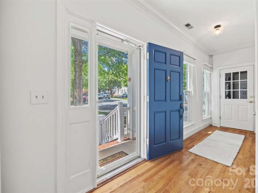 3211 Moores Glen Drive, Charlotte, NC 28209.  MLS# CAR4408780, YatesRealty ID 43505. 