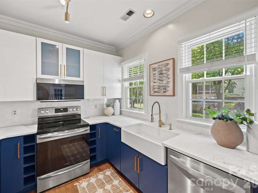 3211 Moores Glen Drive, Charlotte, NC 28209.  MLS# CAR4408780, YatesRealty ID 43505. 