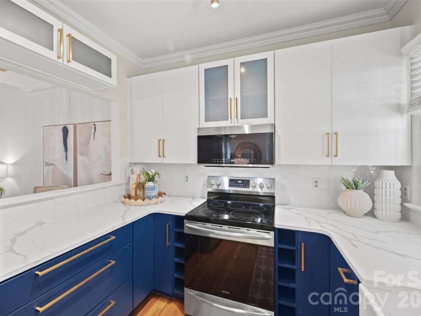 3211 Moores Glen Drive, Charlotte, NC 28209.  MLS# CAR4408780, YatesRealty ID 43505. 