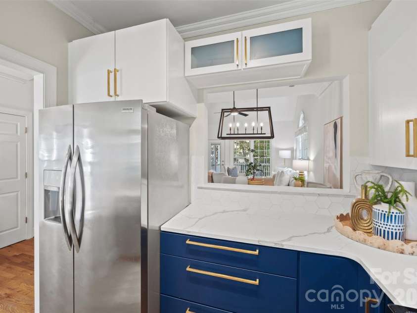 3211 Moores Glen Drive, Charlotte, NC 28209.  MLS# CAR4408780, YatesRealty ID 43505. 
