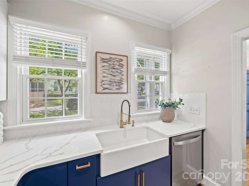 3211 Moores Glen Drive, Charlotte, NC 28209.  MLS# CAR4408780, YatesRealty ID 43505. 