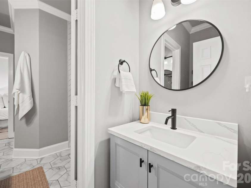 3211 Moores Glen Drive, Charlotte, NC 28209.  MLS# CAR4408780, YatesRealty ID 43505. 