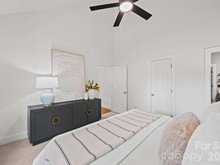 3211 Moores Glen Drive, Charlotte, NC 28209.  MLS# CAR4408780, YatesRealty ID 43505. 