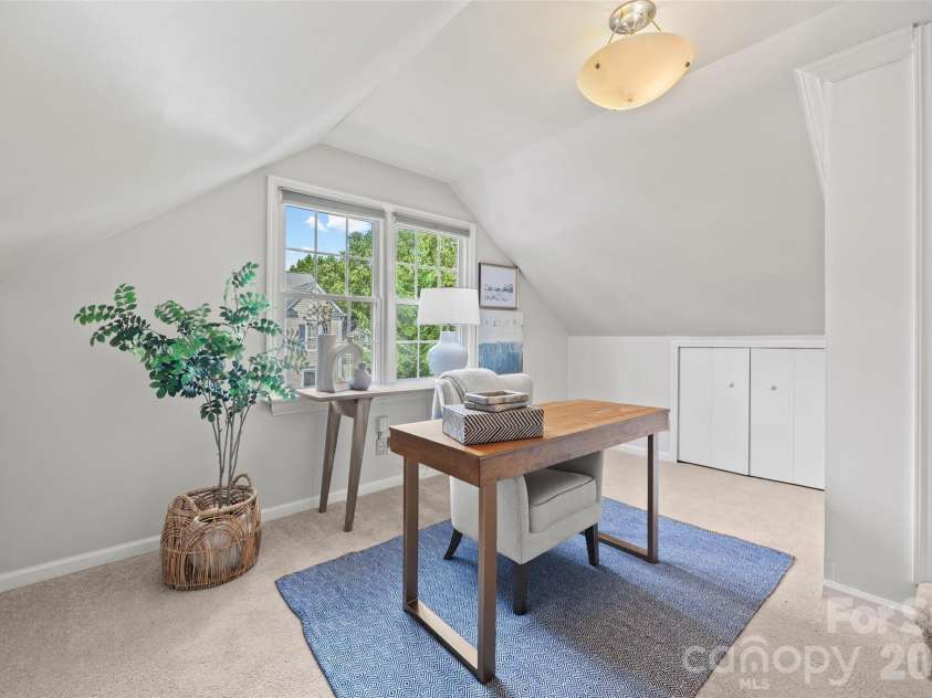 3211 Moores Glen Drive, Charlotte, NC 28209.  MLS# CAR4408780, YatesRealty ID 43505. 