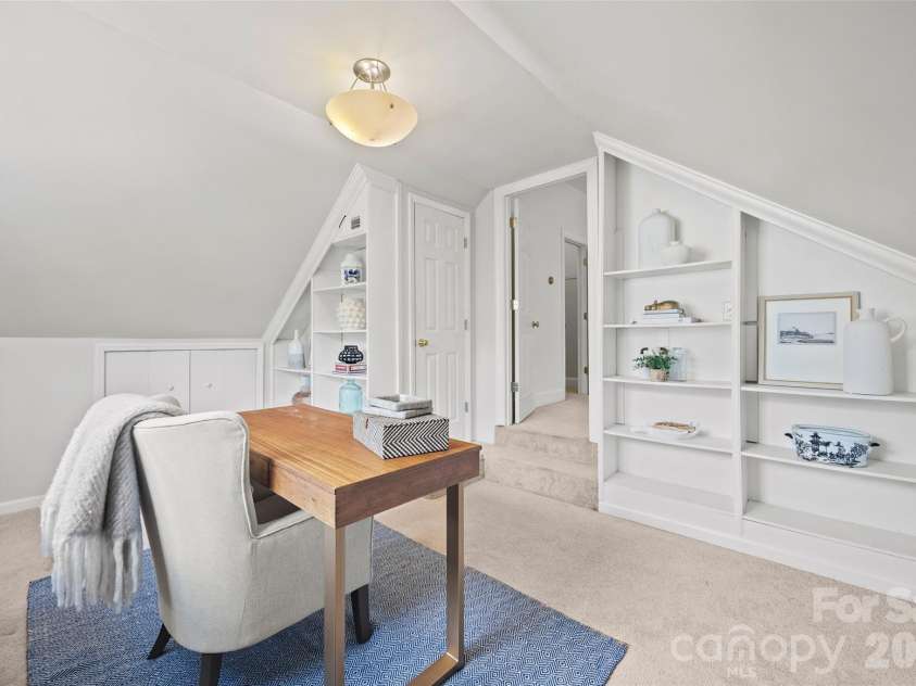 3211 Moores Glen Drive, Charlotte, NC 28209.  MLS# CAR4408780, YatesRealty ID 43505. 