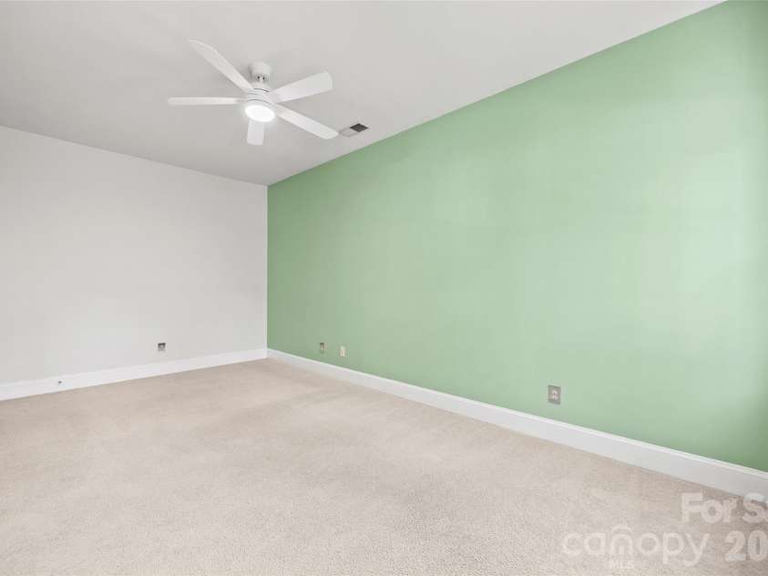 3211 Moores Glen Drive, Charlotte, NC 28209.  MLS# CAR4408780, YatesRealty ID 43505. 