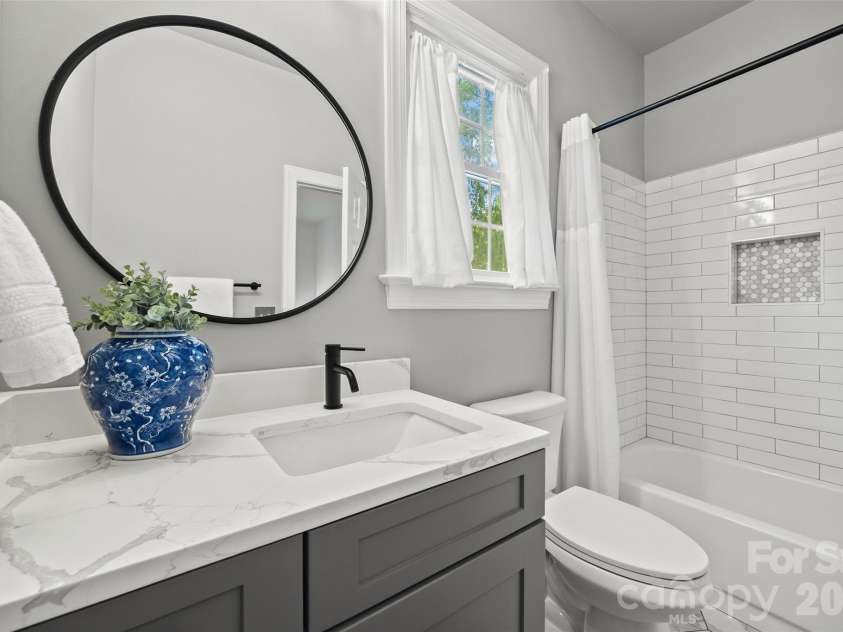 3211 Moores Glen Drive, Charlotte, NC 28209.  MLS# CAR4408780, YatesRealty ID 43505. 