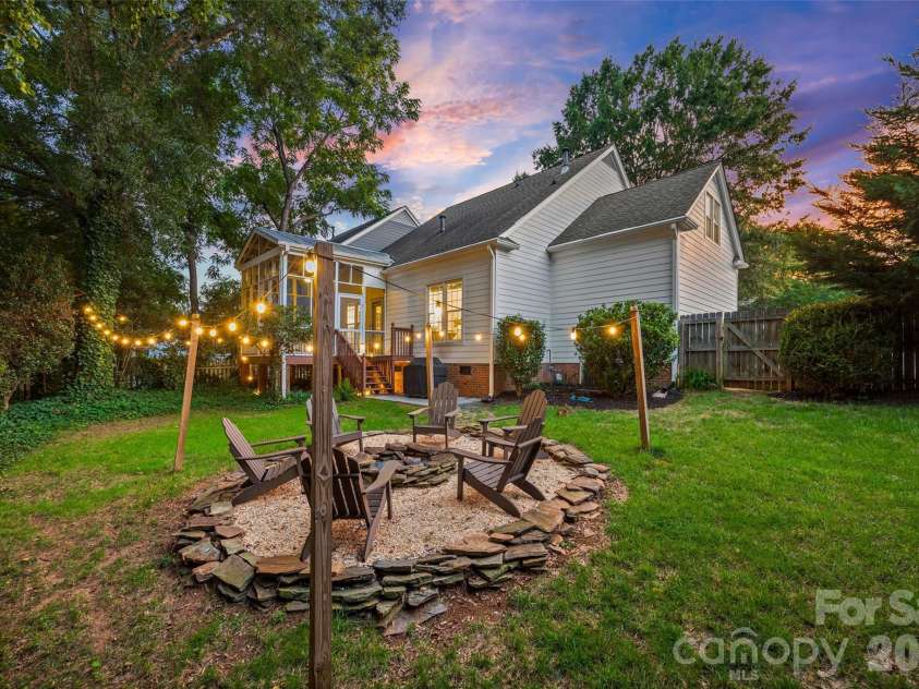 3211 Moores Glen Drive, Charlotte, NC 28209.  MLS# CAR4408780, YatesRealty ID 43505. 