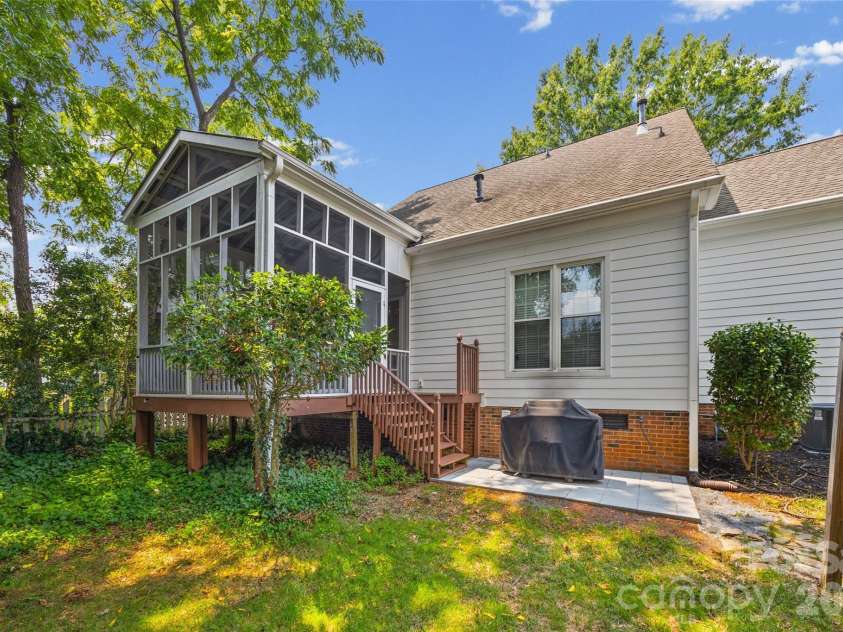 3211 Moores Glen Drive, Charlotte, NC 28209.  MLS# CAR4408780, YatesRealty ID 43505. 