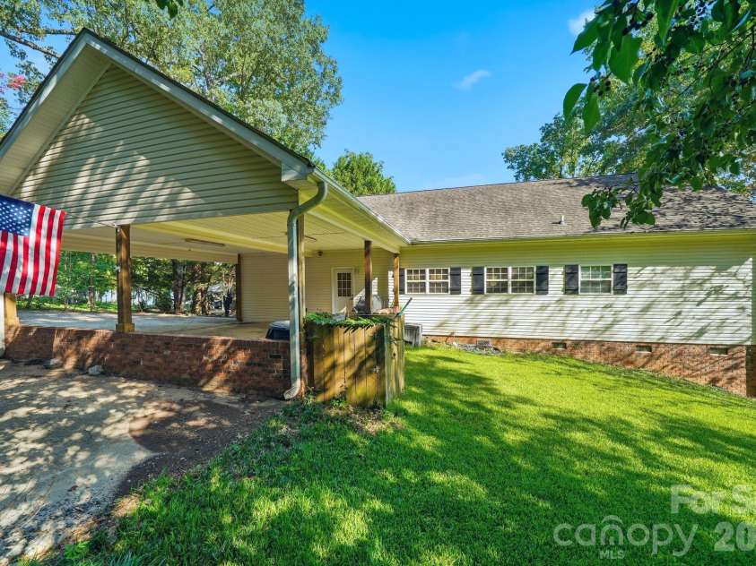 1005 Jackson Road, Fort Lawn, SC 29714.  MLS# CAR4411543, YatesRealty ID 43507. 