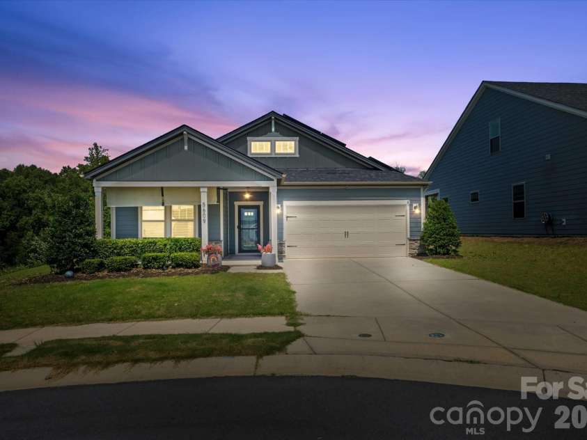 5609 Lavaux Court, Charlotte, NC 28214.  MLS# CAR4410634, YatesRealty ID 43508. 