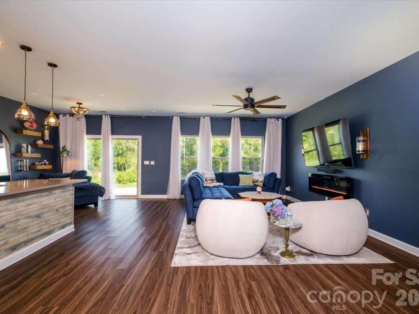 5609 Lavaux Court, Charlotte, NC 28214.  MLS# CAR4410634, YatesRealty ID 43508. 