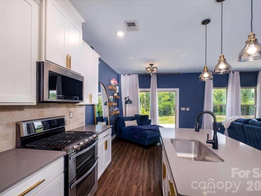 5609 Lavaux Court, Charlotte, NC 28214.  MLS# CAR4410634, YatesRealty ID 43508. 