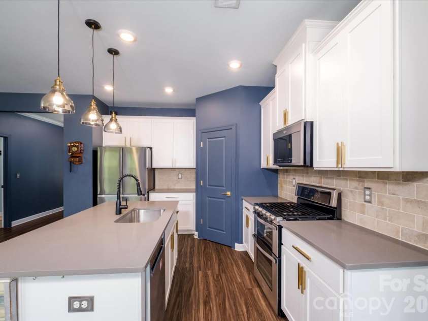5609 Lavaux Court, Charlotte, NC 28214.  MLS# CAR4410634, YatesRealty ID 43508. 