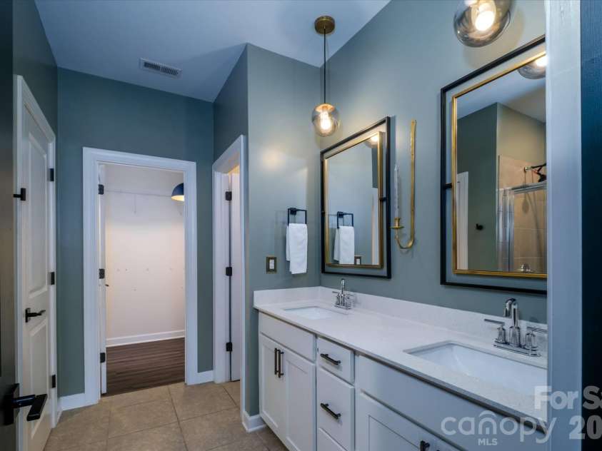 5609 Lavaux Court, Charlotte, NC 28214.  MLS# CAR4410634, YatesRealty ID 43508. 