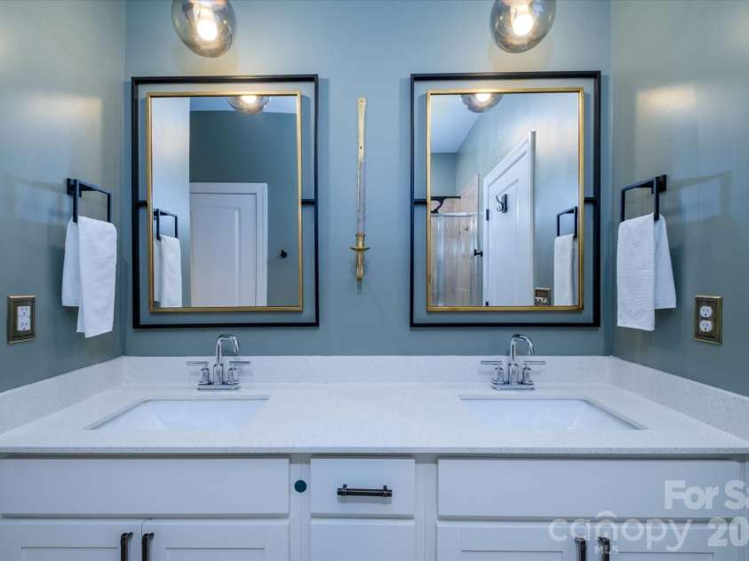 5609 Lavaux Court, Charlotte, NC 28214.  MLS# CAR4410634, YatesRealty ID 43508. 