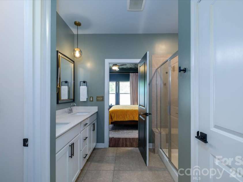 5609 Lavaux Court, Charlotte, NC 28214.  MLS# CAR4410634, YatesRealty ID 43508. 