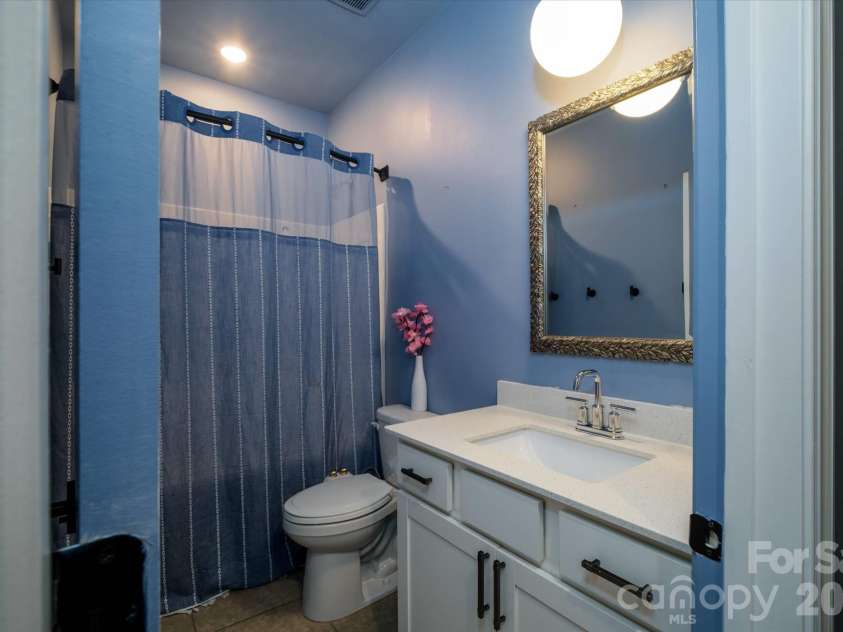 5609 Lavaux Court, Charlotte, NC 28214.  MLS# CAR4410634, YatesRealty ID 43508. 