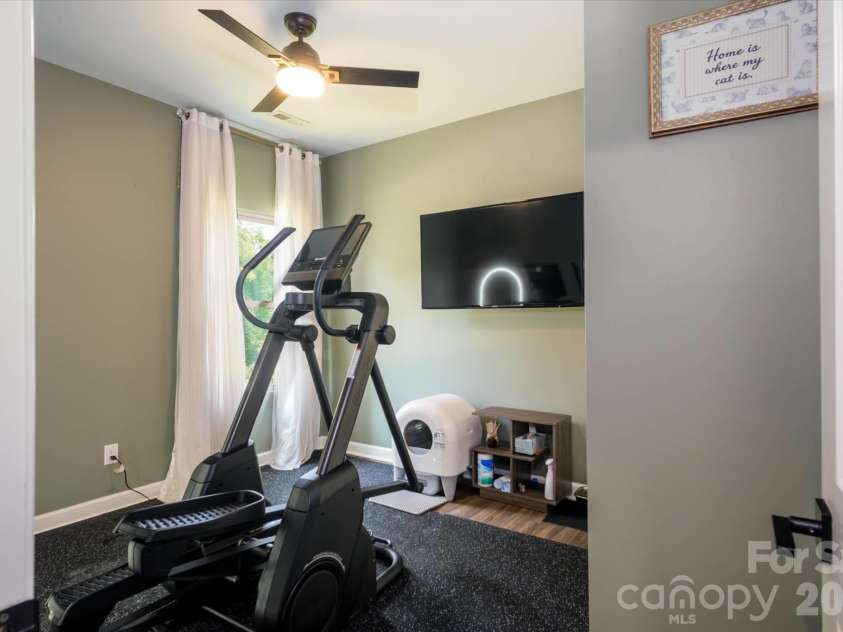 5609 Lavaux Court, Charlotte, NC 28214.  MLS# CAR4410634, YatesRealty ID 43508. 