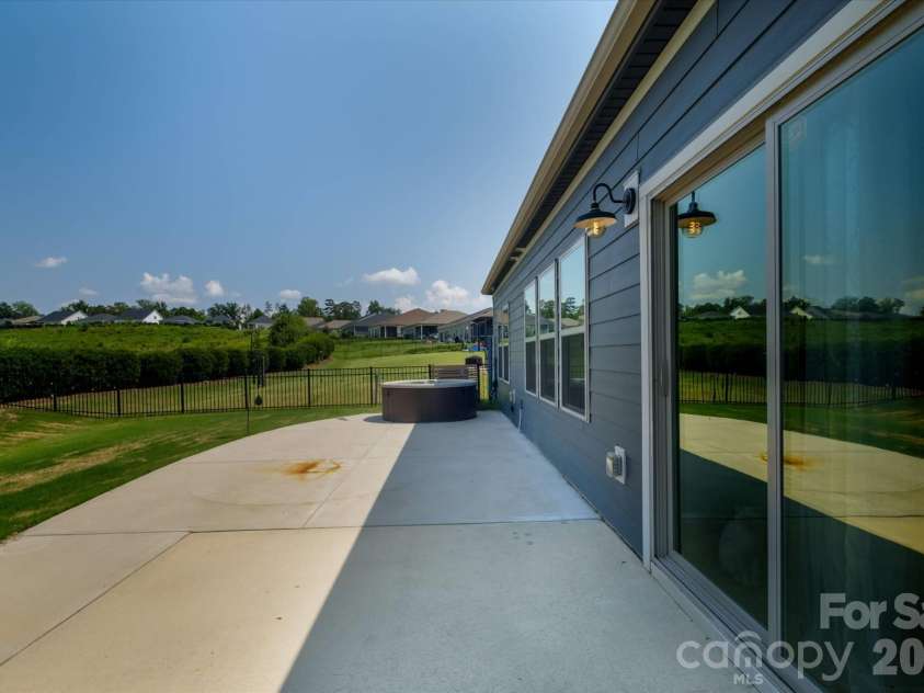 5609 Lavaux Court, Charlotte, NC 28214.  MLS# CAR4410634, YatesRealty ID 43508. 