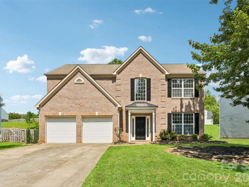 10908 Chastain Parc Drive, Charlotte, NC 28216.  MLS# CAR4395938, YatesRealty ID 43509. Front