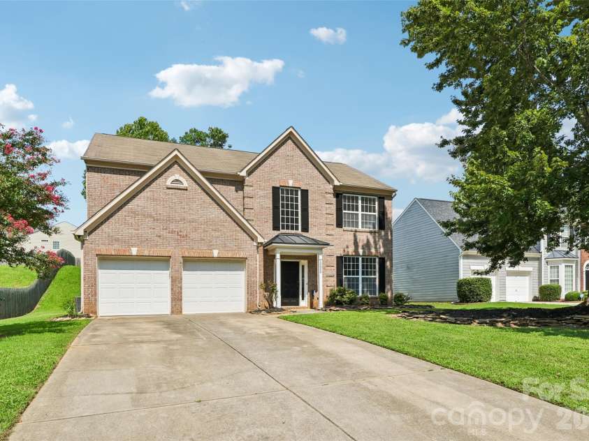 10908 Chastain Parc Drive, Charlotte, NC 28216.  MLS# CAR4395938, YatesRealty ID 43509. Front