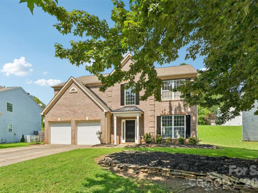 10908 Chastain Parc Drive, Charlotte, NC 28216.  MLS# CAR4395938, YatesRealty ID 43509. Front