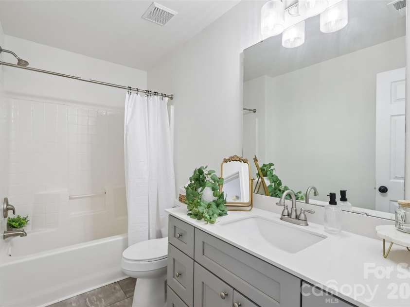 10908 Chastain Parc Drive, Charlotte, NC 28216.  MLS# CAR4395938, YatesRealty ID 43509. Secondary Bathroom