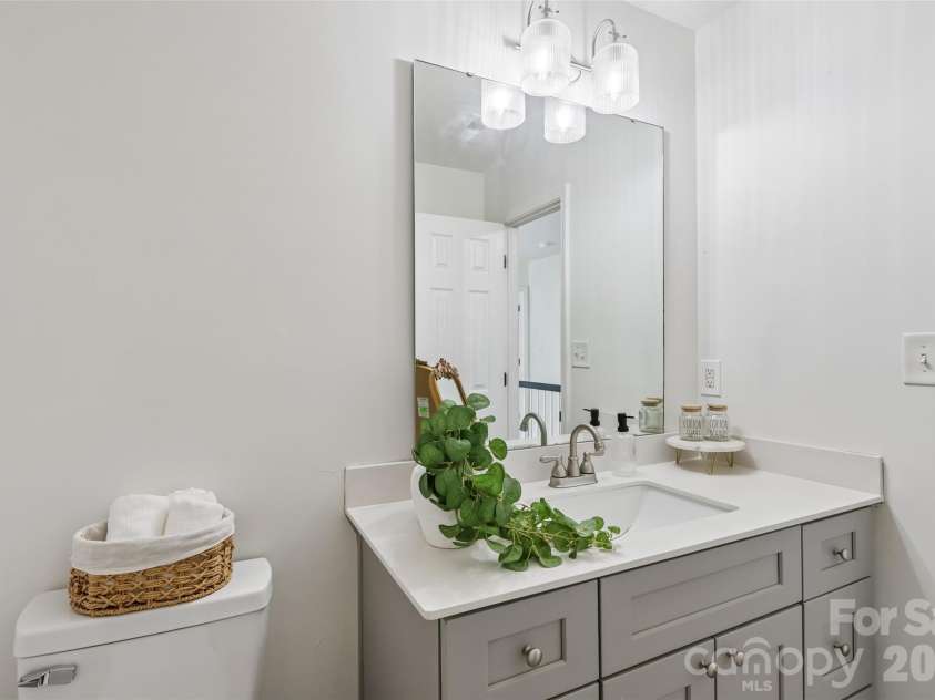 10908 Chastain Parc Drive, Charlotte, NC 28216.  MLS# CAR4395938, YatesRealty ID 43509. Secondary Bathroom