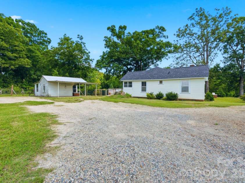 3041 Pink Plyler Road, Lancaster, SC 29720.  MLS# CAR4412305, YatesRealty ID 43510. 