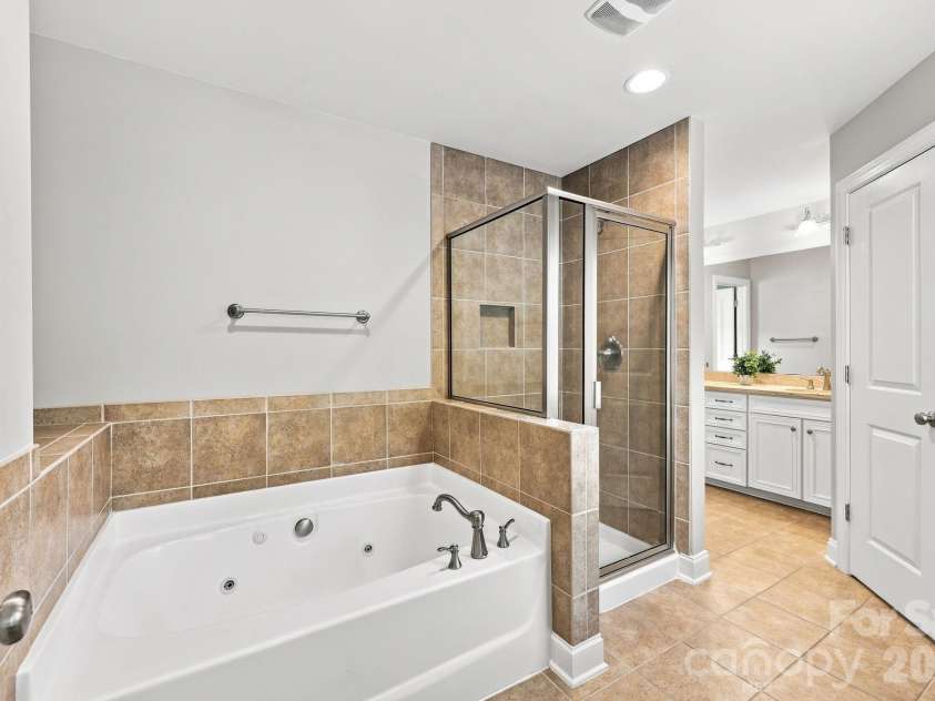 6333 Kennard Drive, Charlotte, NC 28216.  MLS# CAR4408788, YatesRealty ID 43511. 
