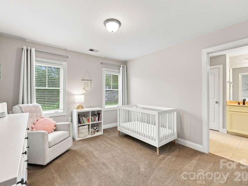 6333 Kennard Drive, Charlotte, NC 28216.  MLS# CAR4408788, YatesRealty ID 43511. 