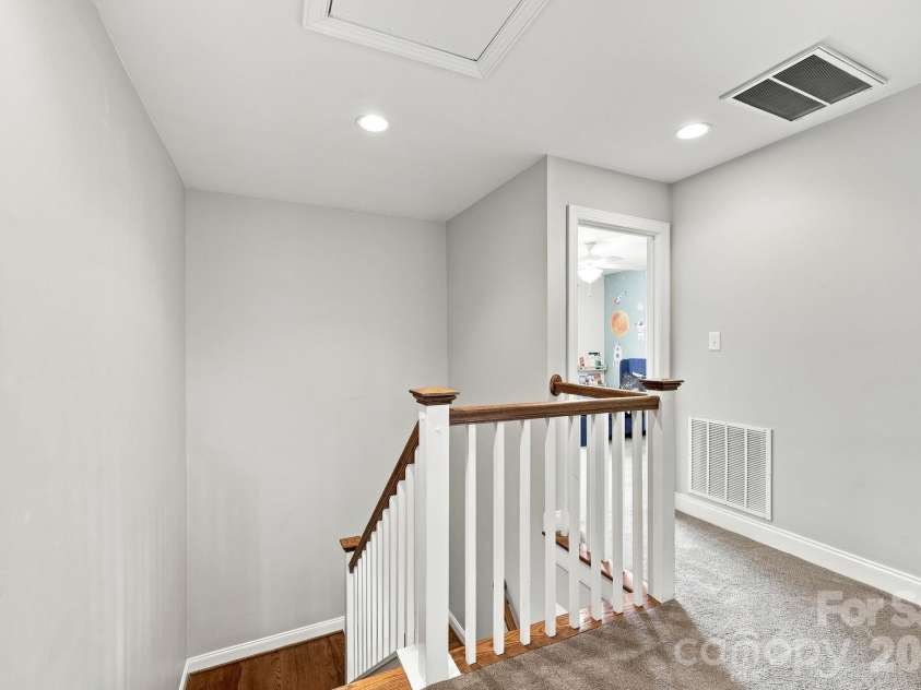 6333 Kennard Drive, Charlotte, NC 28216.  MLS# CAR4408788, YatesRealty ID 43511. 