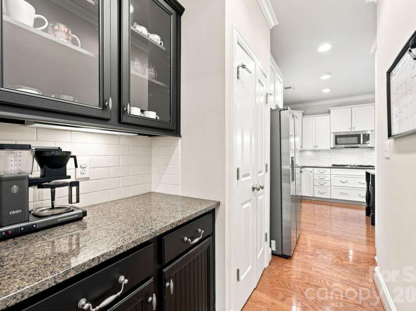 6333 Kennard Drive, Charlotte, NC 28216.  MLS# CAR4408788, YatesRealty ID 43511. 
