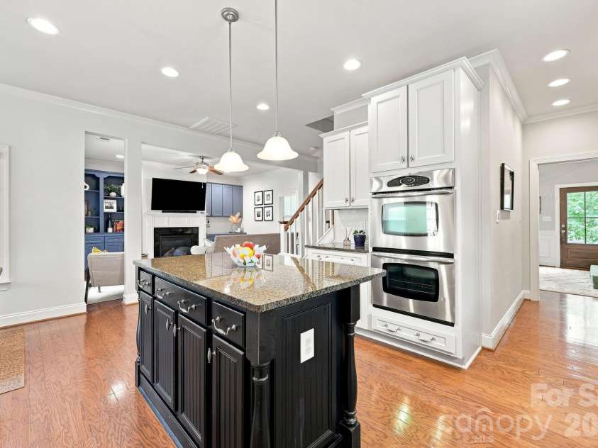 6333 Kennard Drive, Charlotte, NC 28216.  MLS# CAR4408788, YatesRealty ID 43511. 