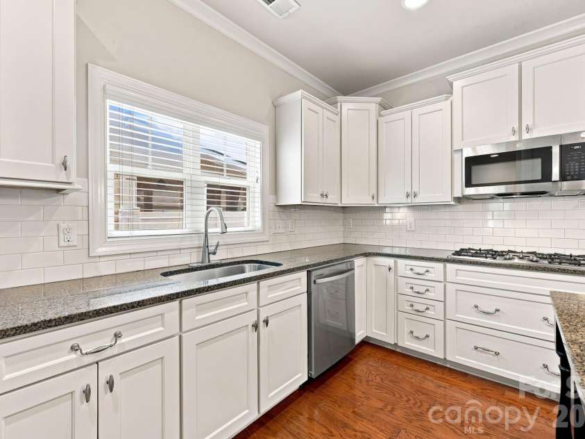 6333 Kennard Drive, Charlotte, NC 28216.  MLS# CAR4408788, YatesRealty ID 43511. 