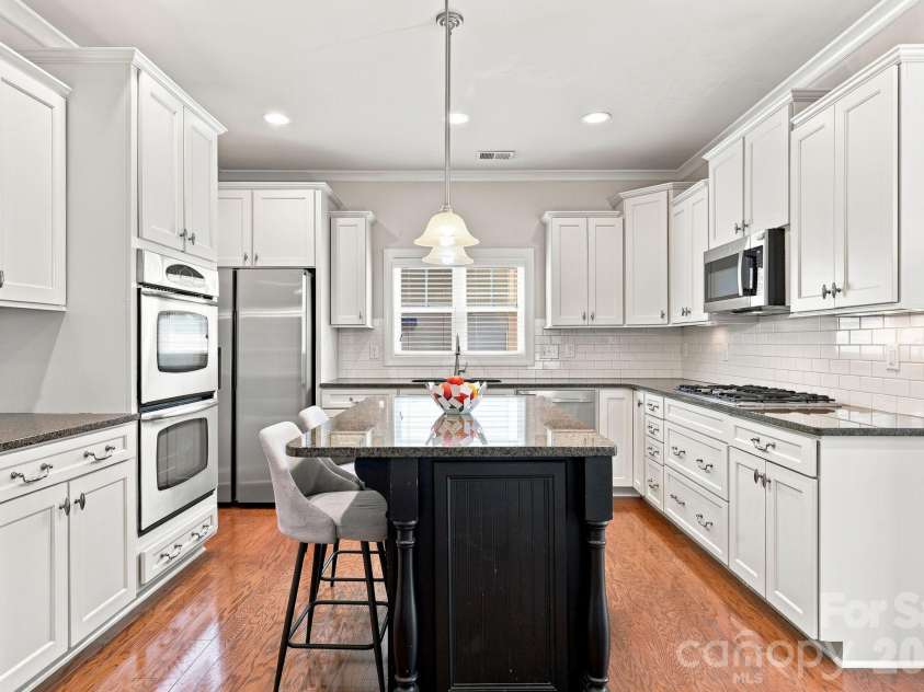 6333 Kennard Drive, Charlotte, NC 28216.  MLS# CAR4408788, YatesRealty ID 43511. 