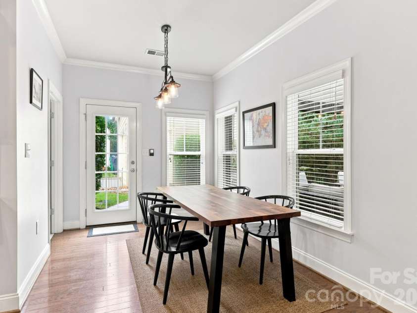 6333 Kennard Drive, Charlotte, NC 28216.  MLS# CAR4408788, YatesRealty ID 43511. 