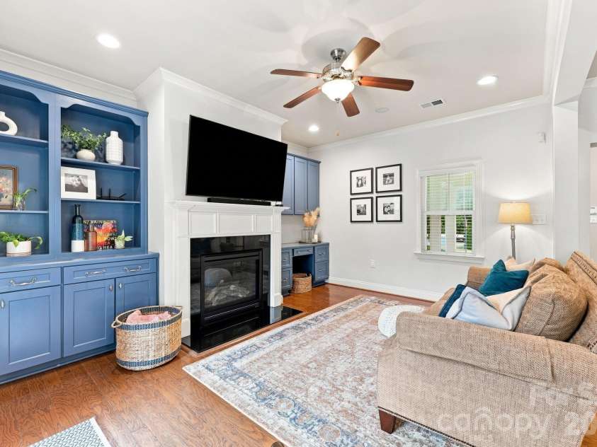 6333 Kennard Drive, Charlotte, NC 28216.  MLS# CAR4408788, YatesRealty ID 43511. 