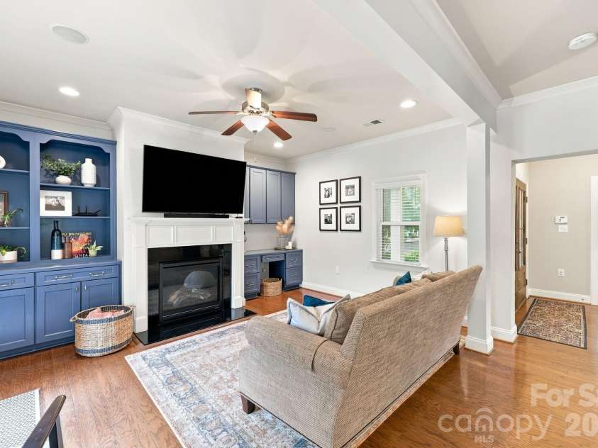 6333 Kennard Drive, Charlotte, NC 28216.  MLS# CAR4408788, YatesRealty ID 43511. 