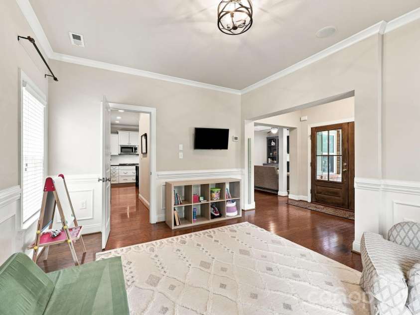 6333 Kennard Drive, Charlotte, NC 28216.  MLS# CAR4408788, YatesRealty ID 43511. 