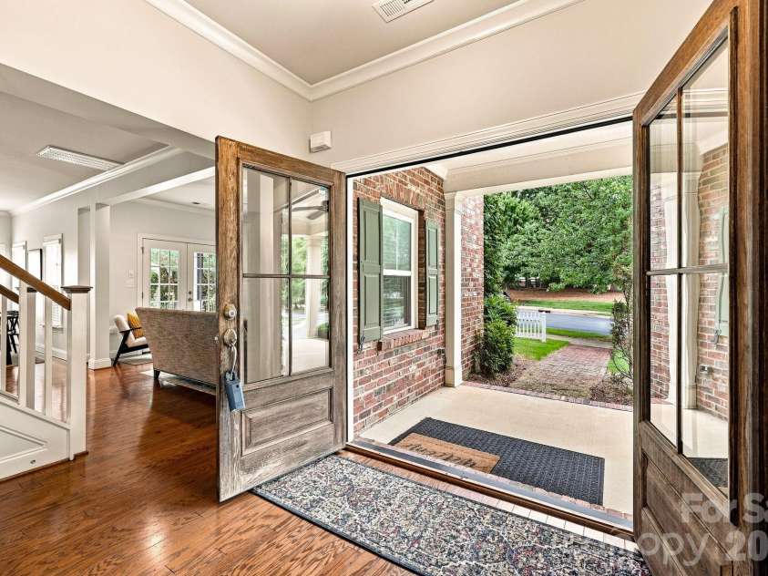 6333 Kennard Drive, Charlotte, NC 28216.  MLS# CAR4408788, YatesRealty ID 43511. 