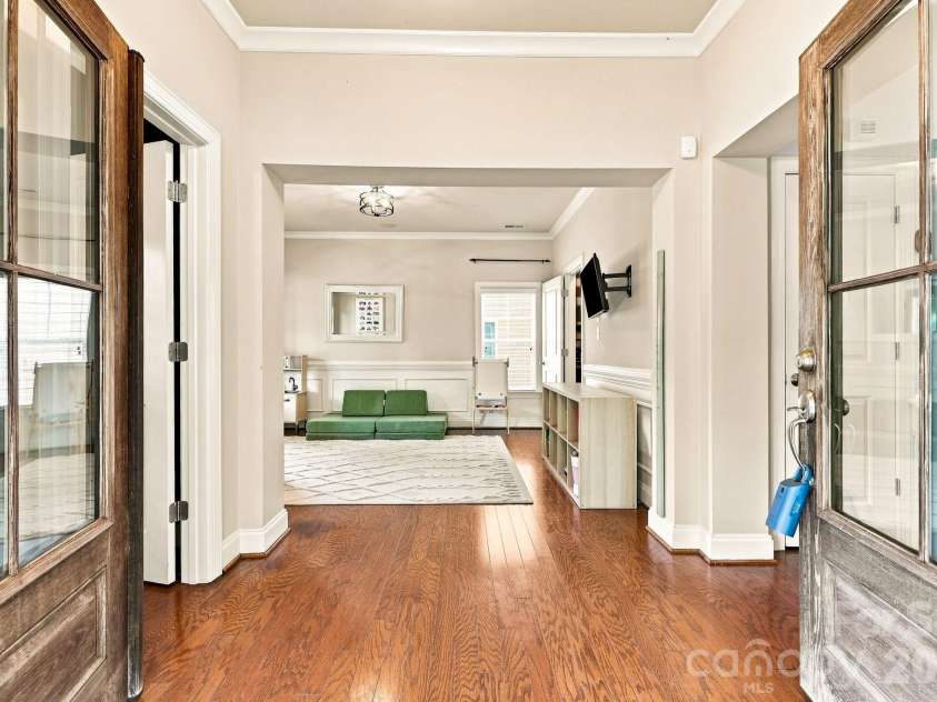 6333 Kennard Drive, Charlotte, NC 28216.  MLS# CAR4408788, YatesRealty ID 43511. 