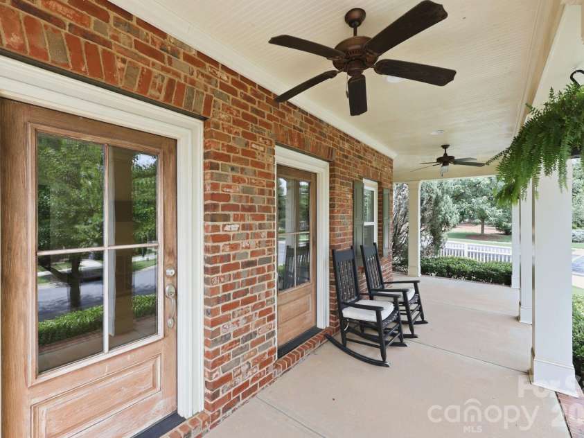 6333 Kennard Drive, Charlotte, NC 28216.  MLS# CAR4408788, YatesRealty ID 43511. 