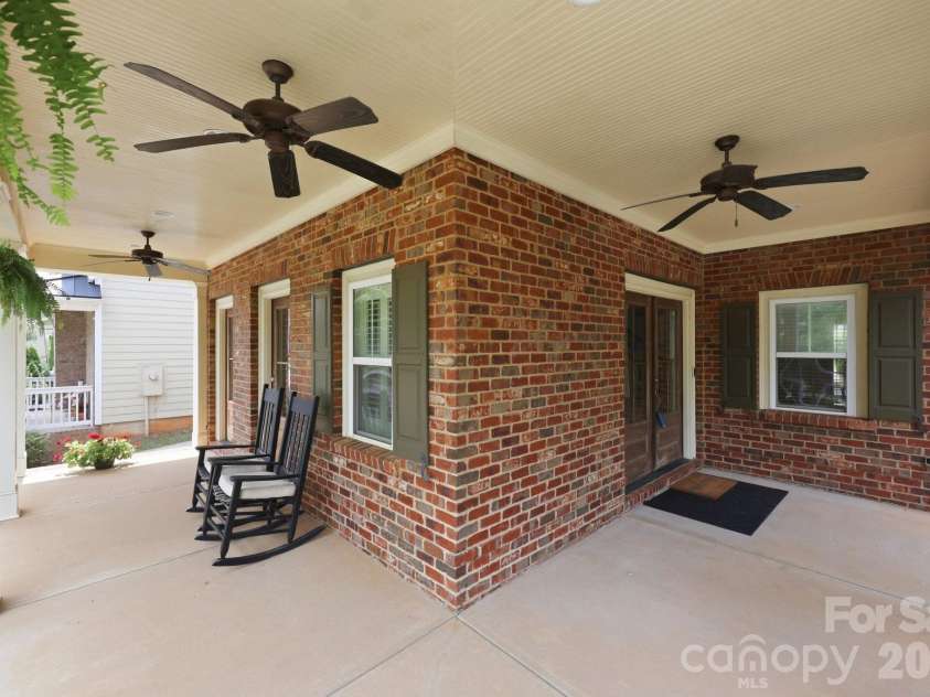 6333 Kennard Drive, Charlotte, NC 28216.  MLS# CAR4408788, YatesRealty ID 43511. 