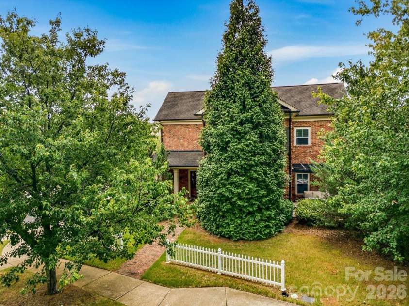 6333 Kennard Drive, Charlotte, NC 28216.  MLS# CAR4408788, YatesRealty ID 43511. 