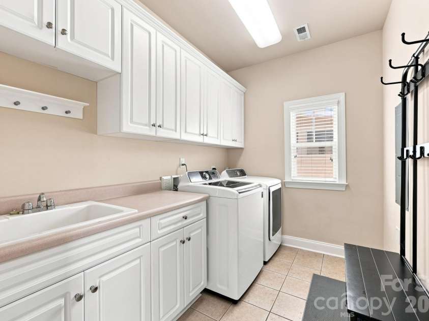 6333 Kennard Drive, Charlotte, NC 28216.  MLS# CAR4408788, YatesRealty ID 43511. Laundry